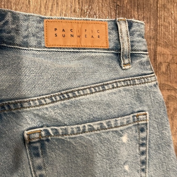 PACSUN 90’s Boyfriend High-Rise Distressed Jeans - Picture 6 of 9
